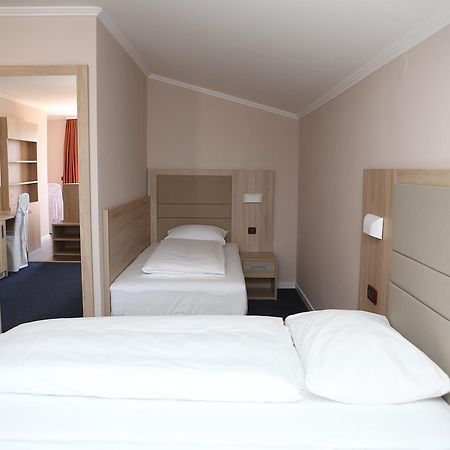 Hotel Ana Госпич Экстерьер фото