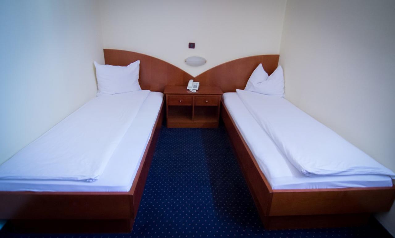 Hotel Ana Госпич Экстерьер фото