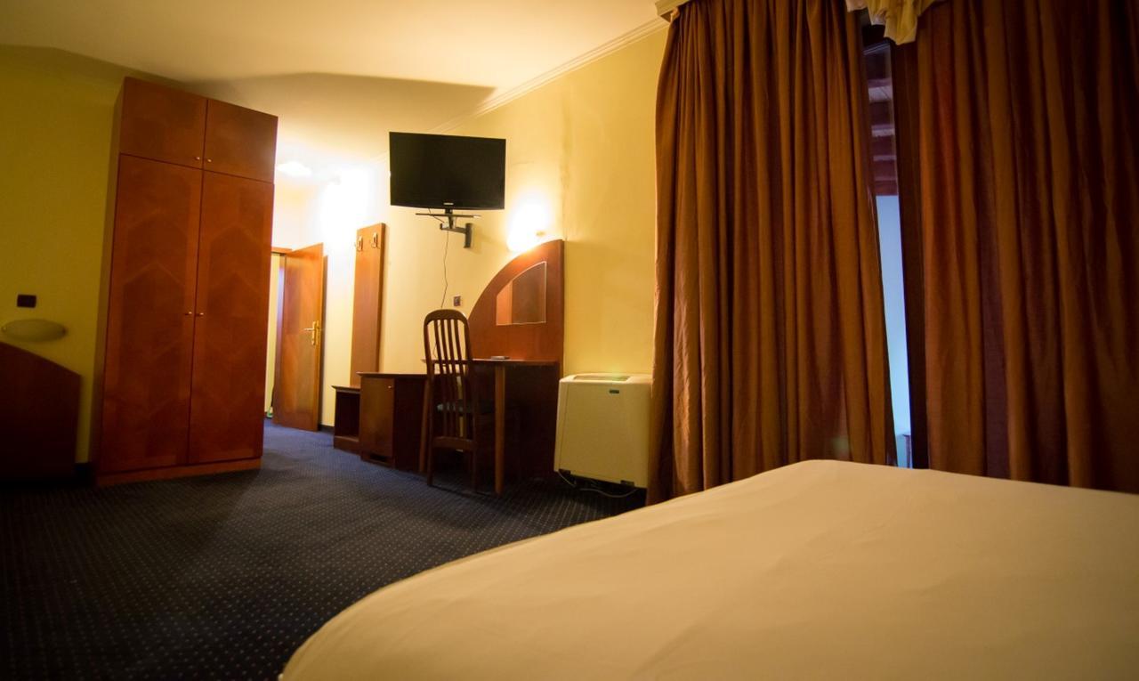 Hotel Ana Госпич Экстерьер фото