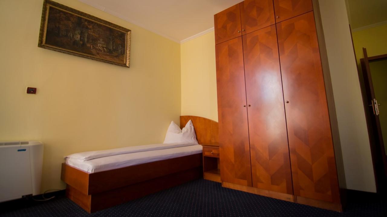 Hotel Ana Госпич Экстерьер фото