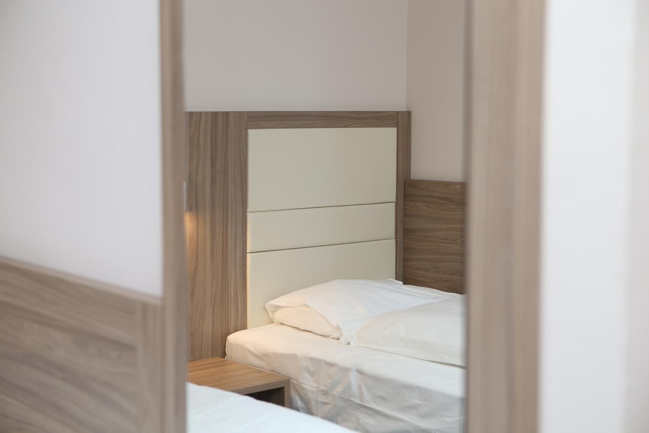 Hotel Ana Госпич Экстерьер фото