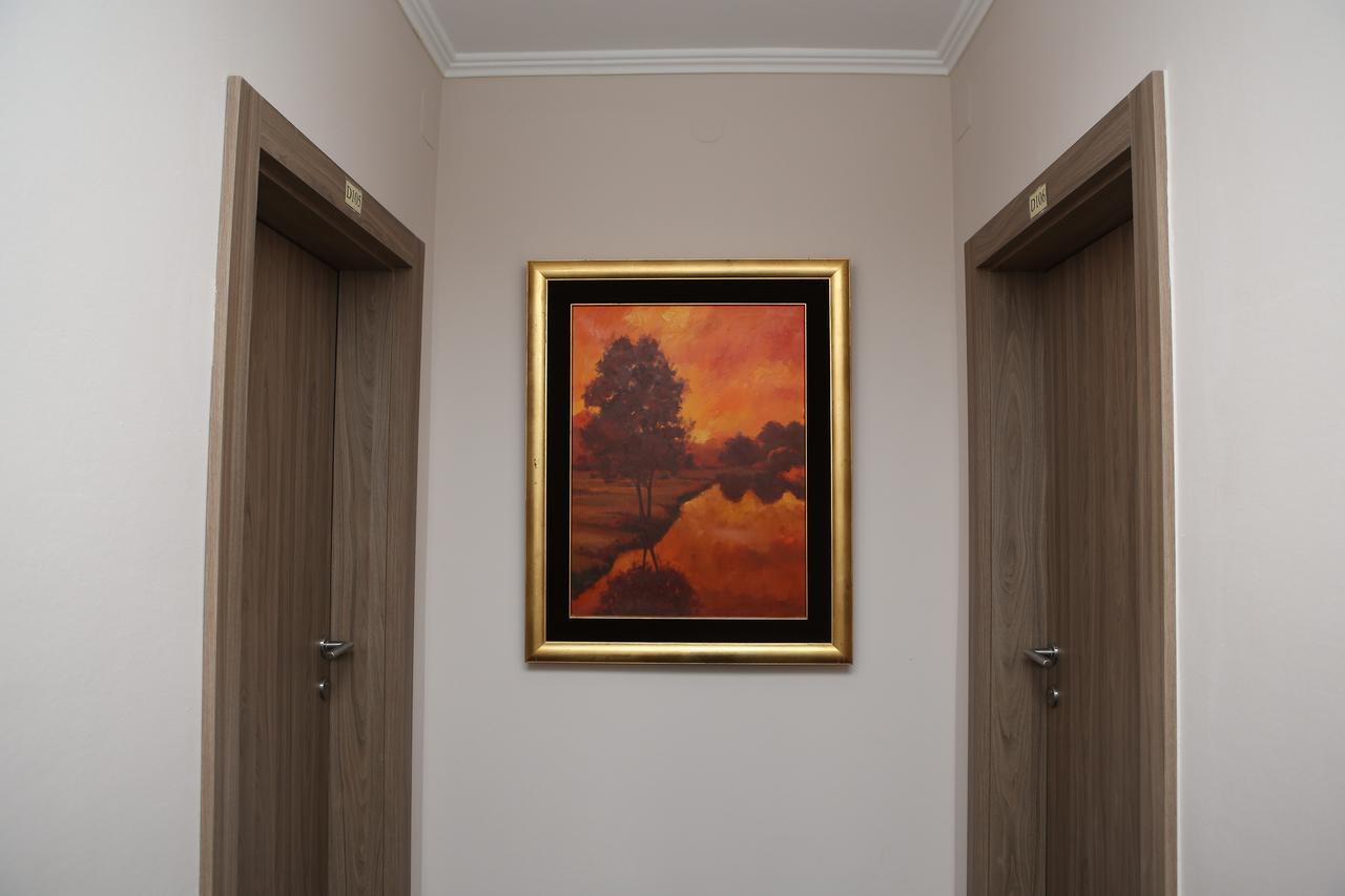Hotel Ana Госпич Экстерьер фото